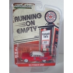Greenlight 1:64 Plymouth Savoy 1957 Red Crown Gasoline